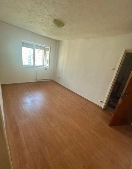 Apartament cu 3 camere decomandat în Baba Novac