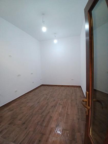 Apartament cu 3 camere semidecomandat în Ultracentral