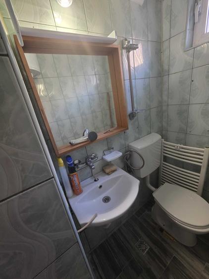 Garsonieră decomandată în Titan