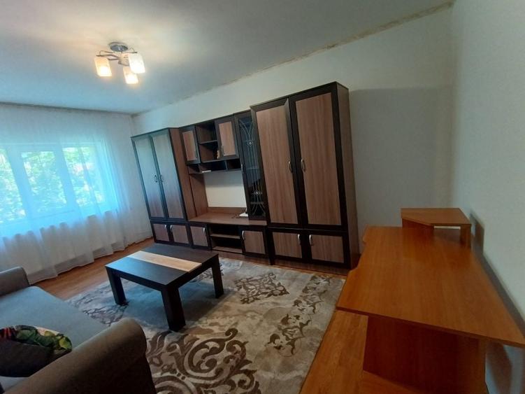Apartament cu 2 camere decomandat în 1 Mai