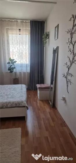 Apartament cu 3 camere decomandat în Buziașului