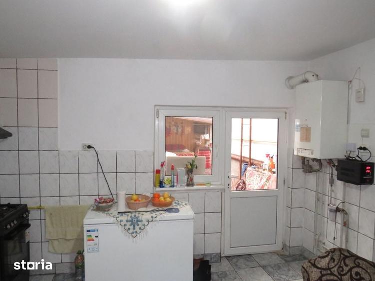 Casă cu 4 camere decomandat cu Teren 250 Mp în Central