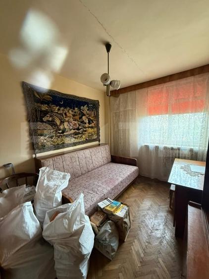 Apartament cu 3 camere decomandat, mobilat în Debarcader
