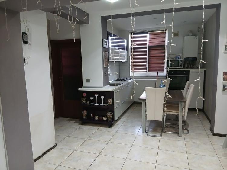 Apartament cu 2 camere decomandat în Aeroport