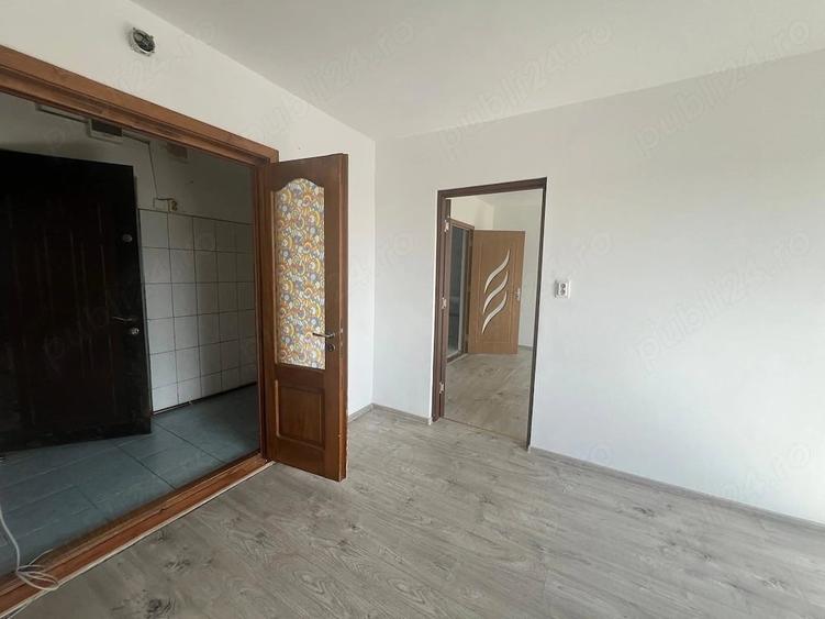 Apartament cu 2 camere semidecomandat în Buziașului