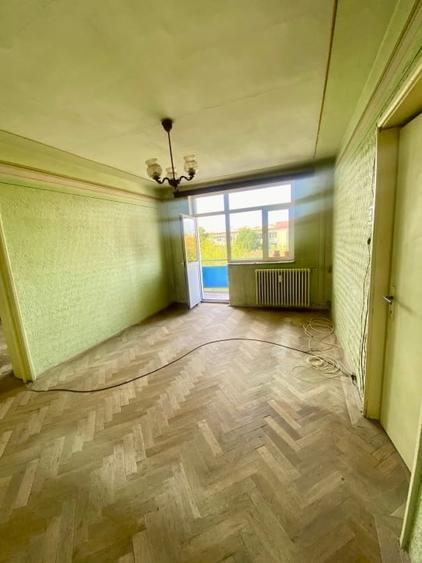 Apartament cu 2 camere semidecomandat în Sărari