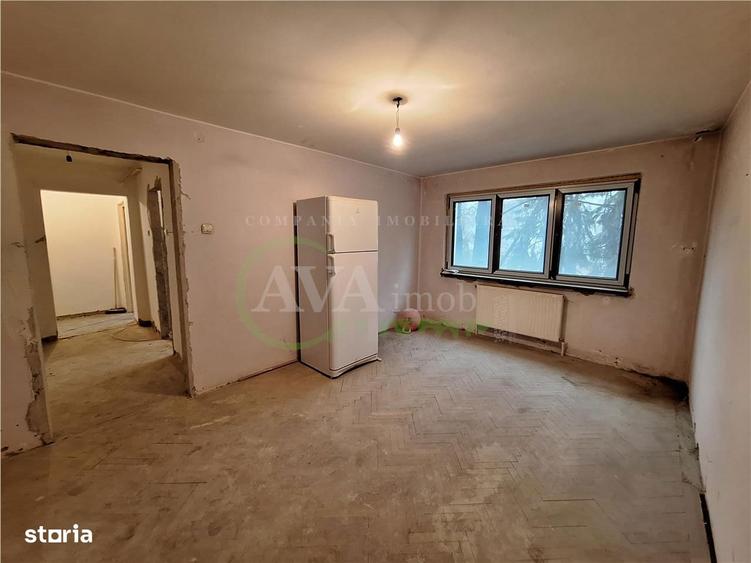 Apartament cu 3 camere semidecomandat în Mioriței