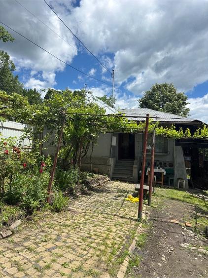 Casă cu 5 camere cu Teren 571 Mp în Central