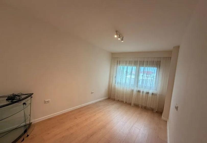 Apartament cu 4 camere decomandat, mobilat în Aviatorilor