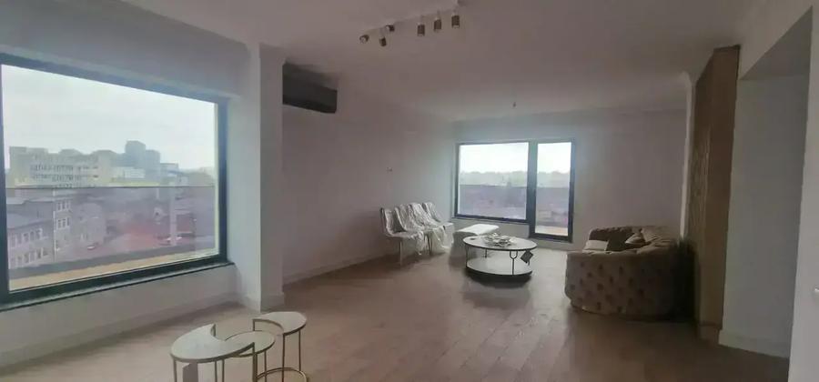 Penthouse cu 4 camere decomandat, mobilat în Timpuri Noi