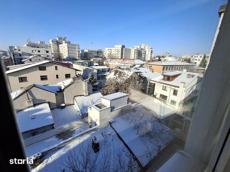 Apartament cu 3 camere semidecomandat în Floreasca