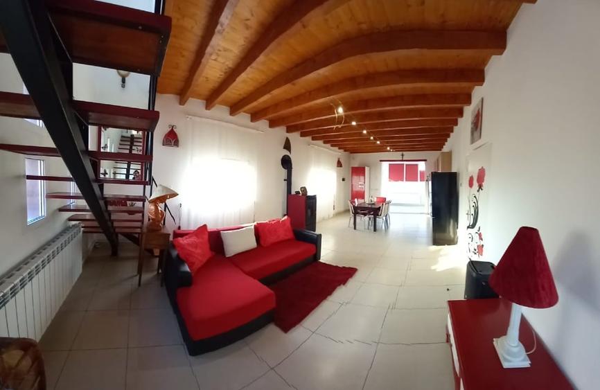Casă individuală cu 9 camere cu Teren 1500 Mp în Schitu