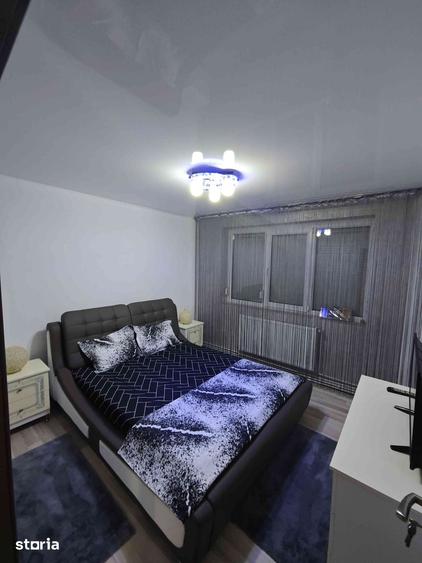 Apartament cu 3 camere semidecomandat în Micro 17