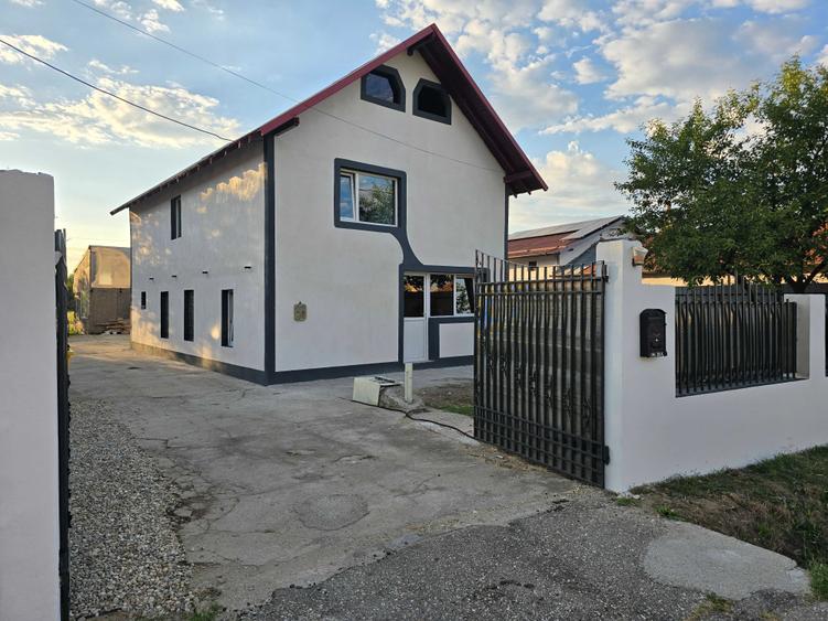 Casă cu 4 camere în Prundu