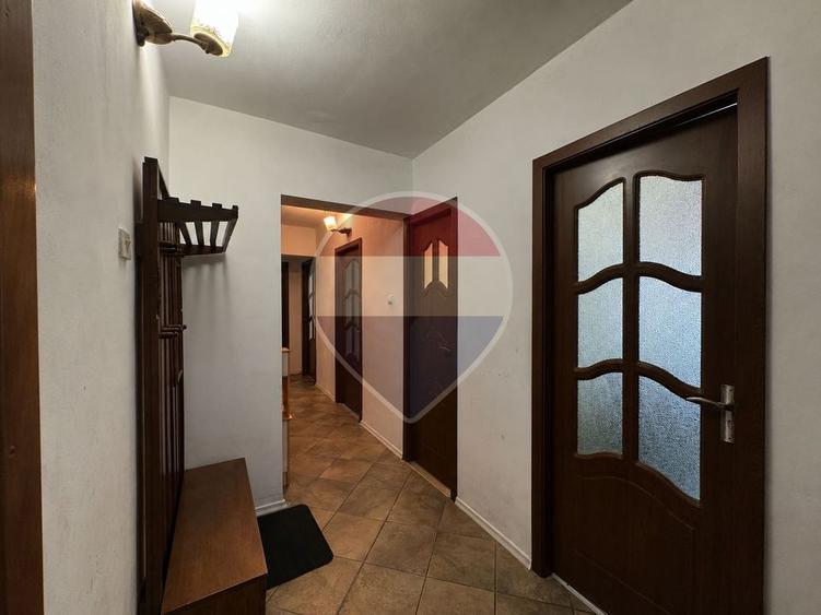 Apartament cu 3 camere în Răcădău