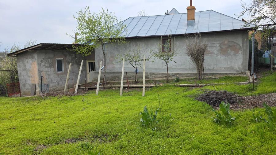 Casă cu 4 camere în Călugăreni