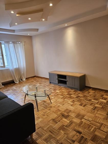 Apartament cu 3 camere decomandat în Micro 11