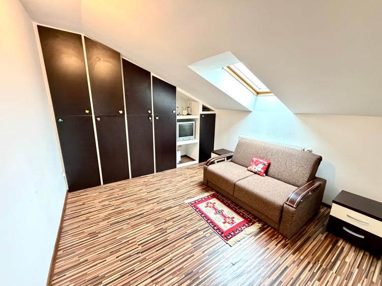 Apartament cu 3 camere decomandat în Barați