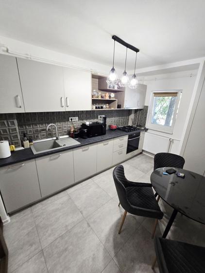 Apartament cu 2 camere decomandat în 1 Mai