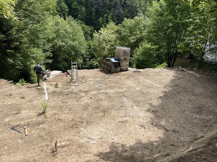 Teren de 832 mp, în Jidoștina