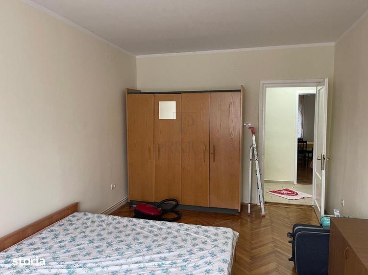 Apartament cu 3 camere decomandat în Medicină