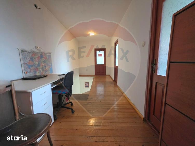 Casă cu 4 camere cu Teren 152 Mp în Central