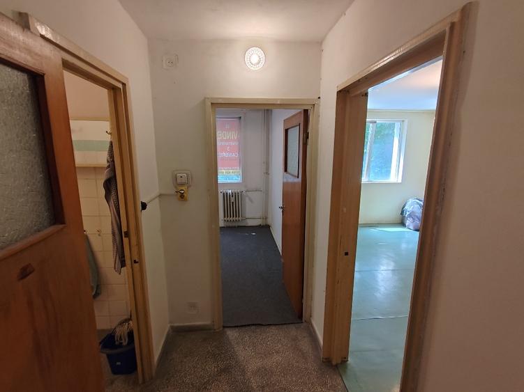 Apartament cu 3 camere semidecomandat în Drumul Taberei