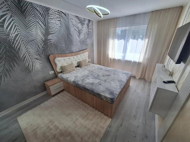 Apartament cu 3 camere semidecomandat în Dâmbovița