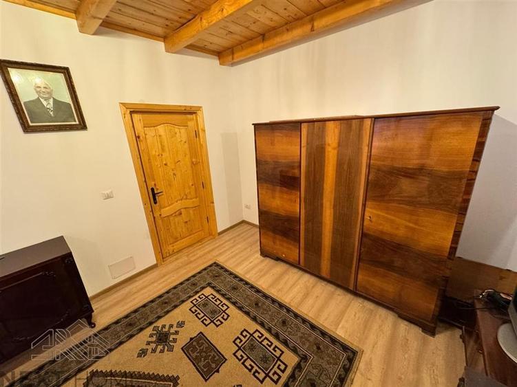Casă cu 10 camere cu Teren 1600 Mp în Bolotești