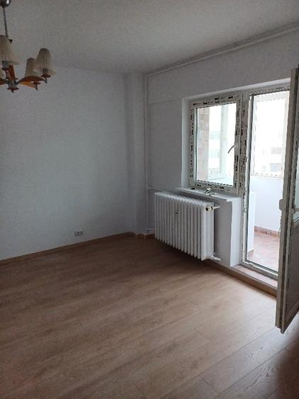 Apartament cu 4 camere decomandat în Dorobanți