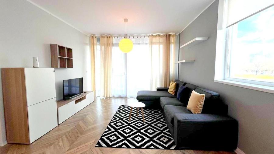 Apartament cu 2 camere semidecomandat, mobilat în Central