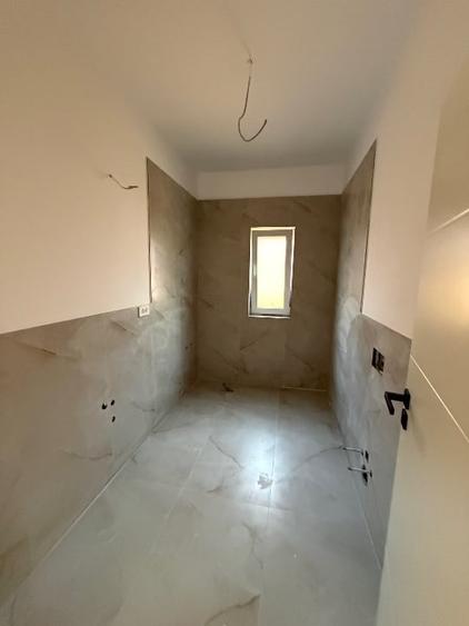 Duplex cu 4 camere cu Canalizare în Ghiroda