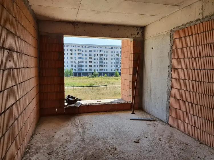 Apartament cu 3 camere decomandat în Theodor Pallady