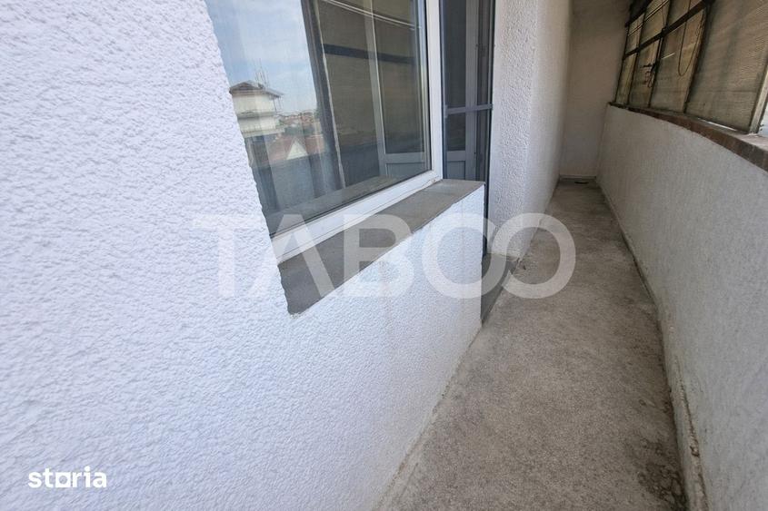 Apartament cu 3 camere decomandat, mobilat în Turnișor