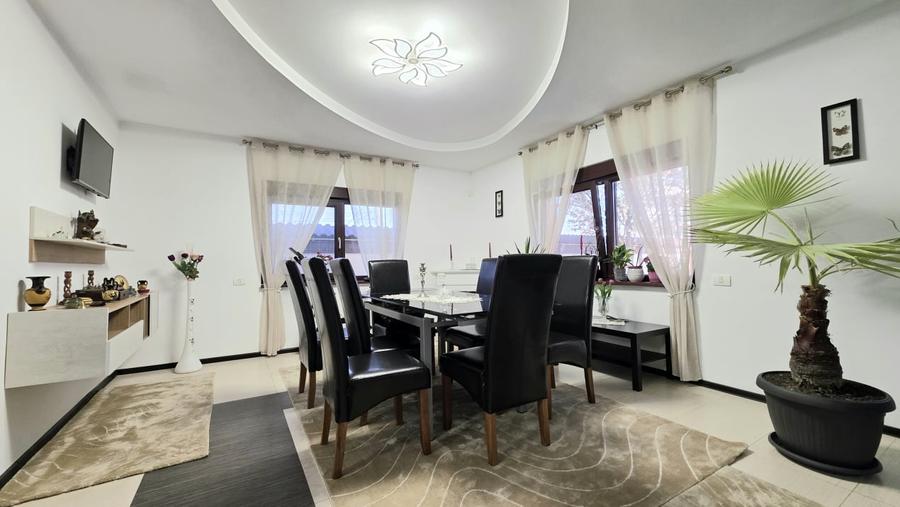 Casă individuală cu 6 camere cu Garaj în Mamaia-Sat