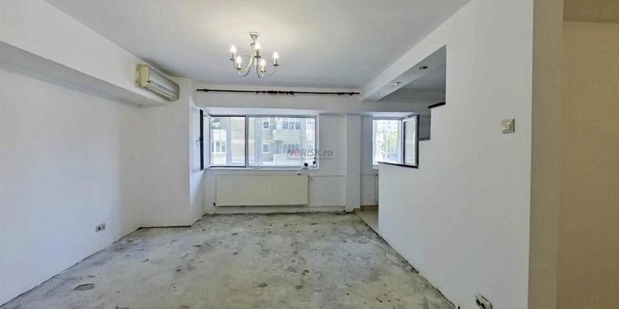 Apartament cu 4 camere semidecomandat în Lacul Tei