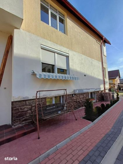 Casă cu 5 camere cu Teren 250 Mp în Lazaret