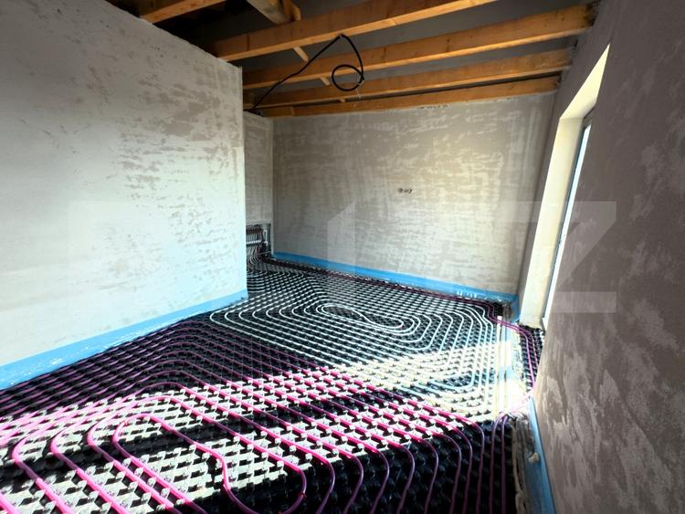 Duplex cu 4 camere cu Canalizare în Corunca