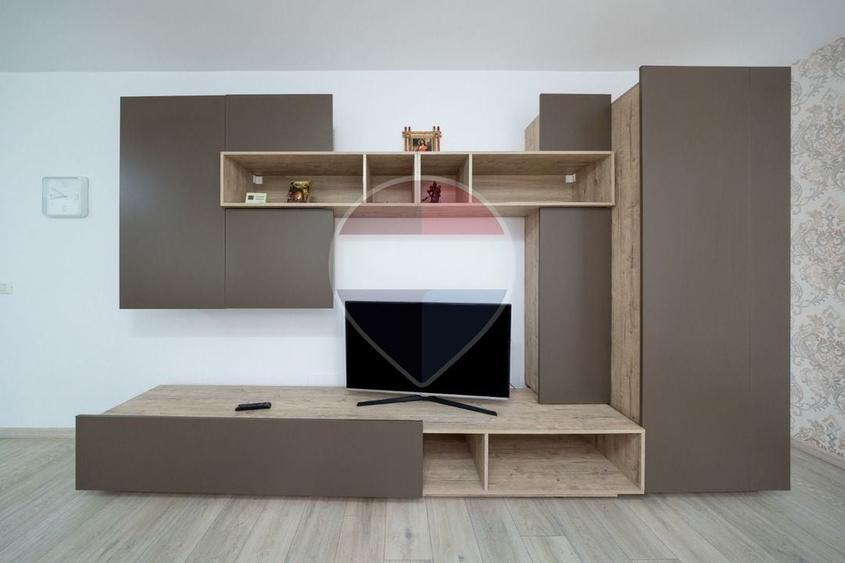 Apartament cu 2 camere decomandat în Tractorul