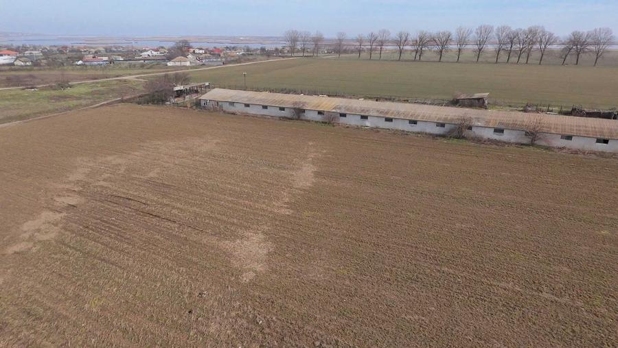 Teren de 4300 mp, în Sălcioara