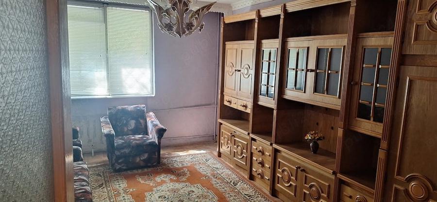 Apartament cu 3 camere decomandat în Exterior Vest