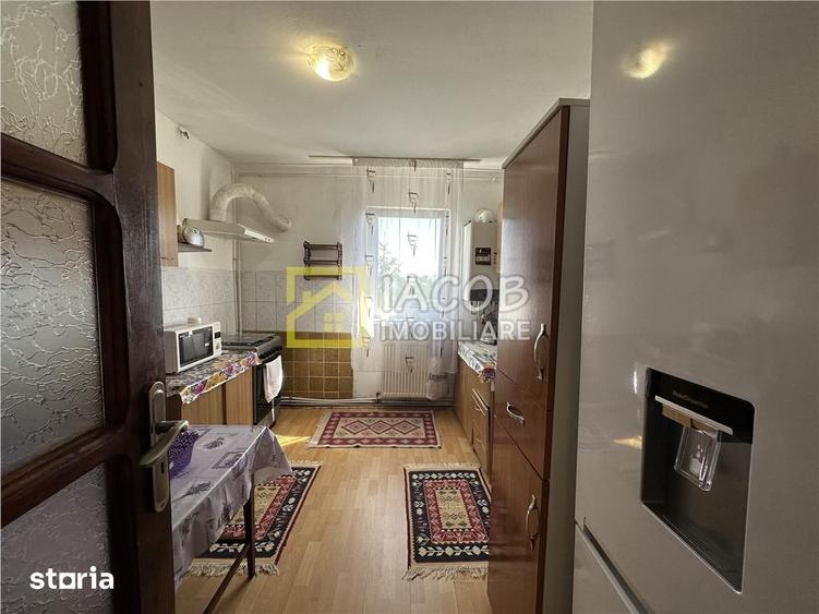 Apartament cu 3 camere decomandat în Republicii