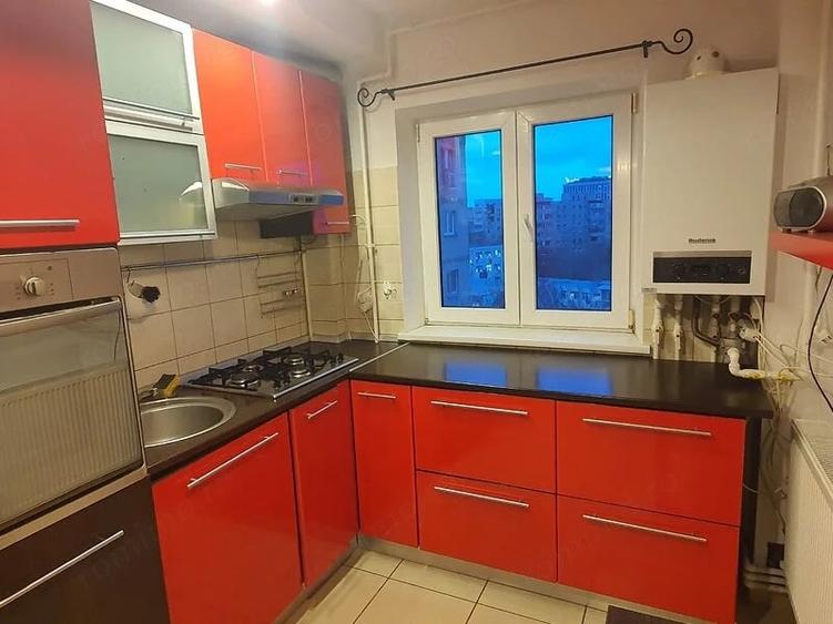 Apartament cu 3 camere decomandat în Tineretului