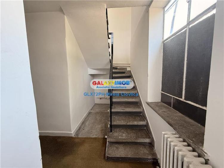 Casă cu 5 camere cu Garaj în Central