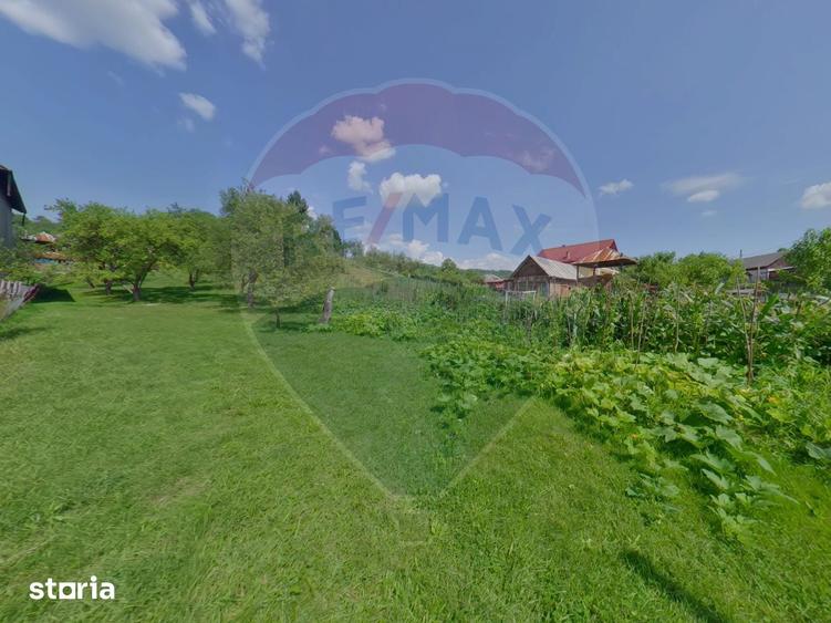 Casă cu 8 camere cu Teren 2694 Mp în Rona de Sus