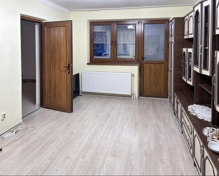Apartament cu 3 camere decomandat în Farfuria