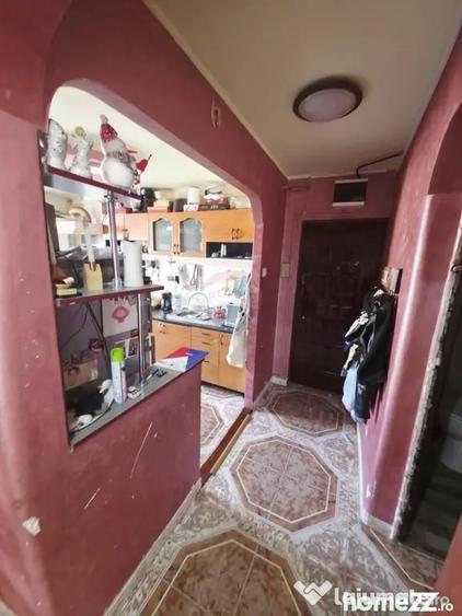 Apartament cu 4 camere decomandat în Mărăței