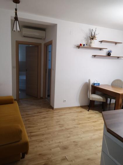 Apartament cu 3 camere decomandat în Florești
