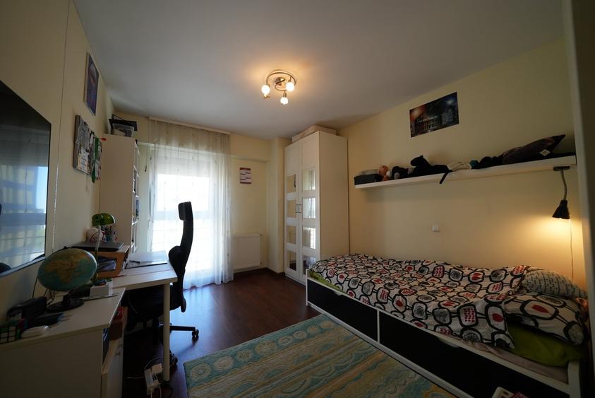 Apartament cu 5 camere decomandat, mobilat în Basarabia