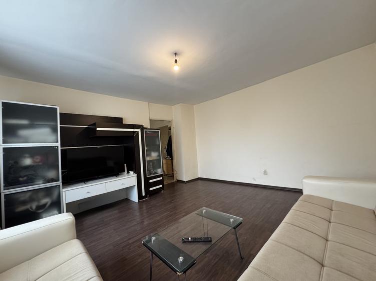 Apartament cu 3 camere decomandat, mobilat în Bucovina